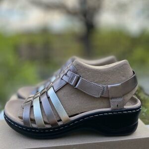 Clarks Lexi Bridge Metallic Women’s Sandals, Metallic, 10M, New With Box